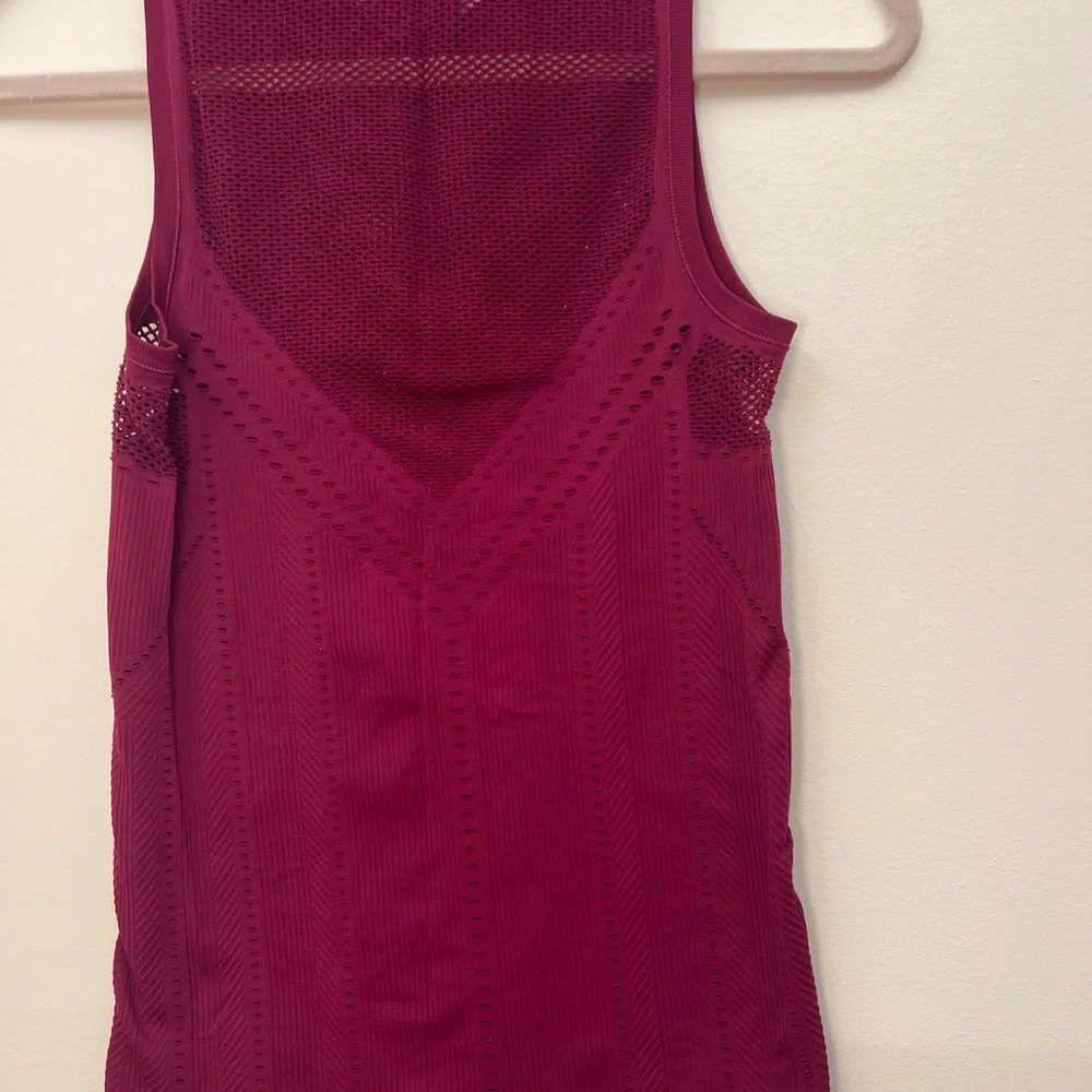 Athleta oxygen tank size XS maroon - Picture 2 of 5